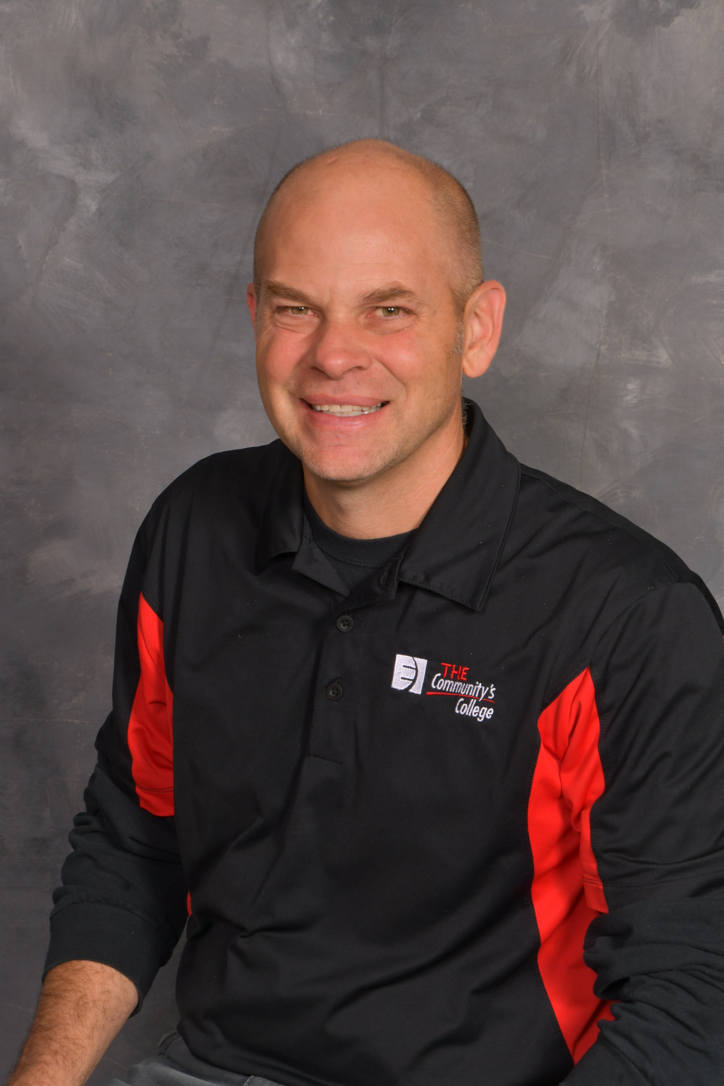 Headshot of EICC Dean Gabe Knight